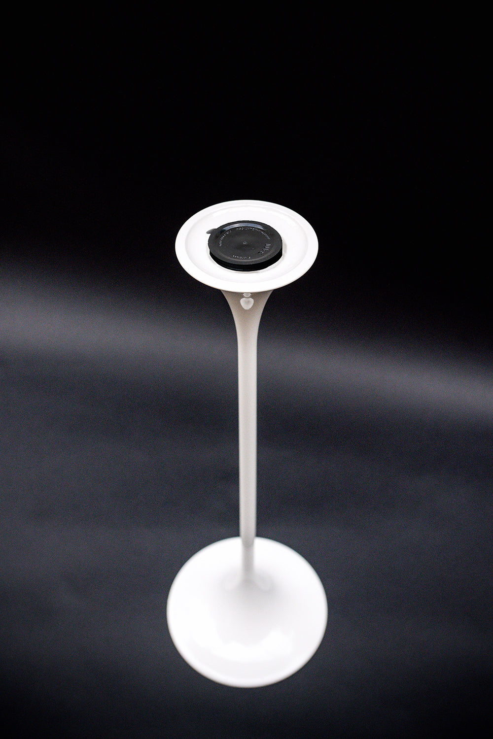 The Plate Table (R) - Gloss White